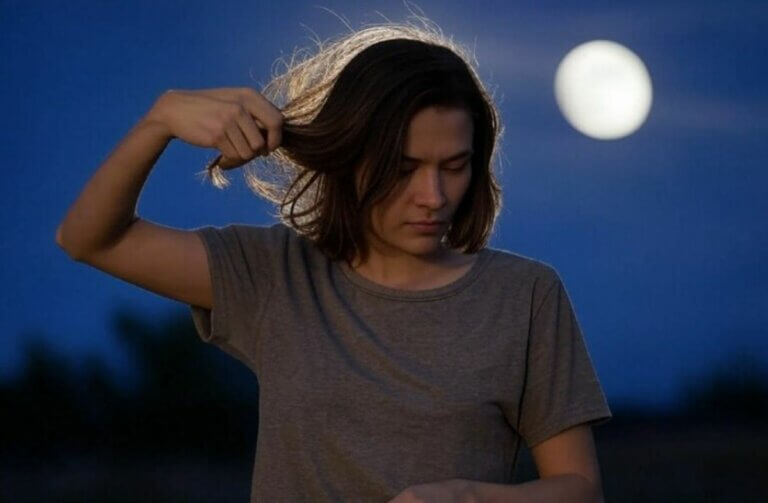 Couper les cheveux selon la lune : vrai ou faux